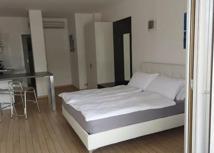 Treccani Lägenhetshotell Malcesine