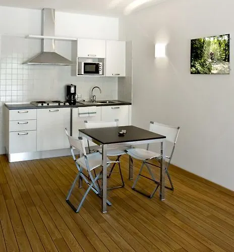 Treccani Lägenhetshotell Malcesine